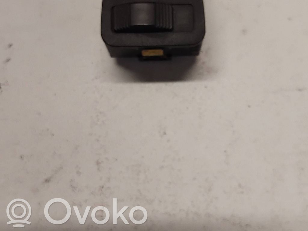 Wing mirror switch   8373691