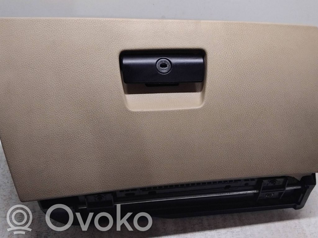 Glove box   7075477,3456789012,15497
