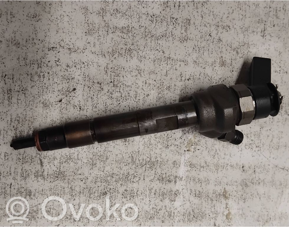 Fuel injector   7798446