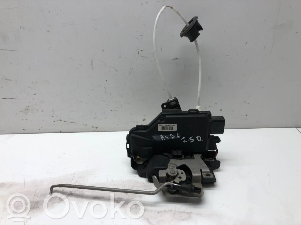 Audi A4 S4 B6 8E 8H Priekšpusē slēdzene 