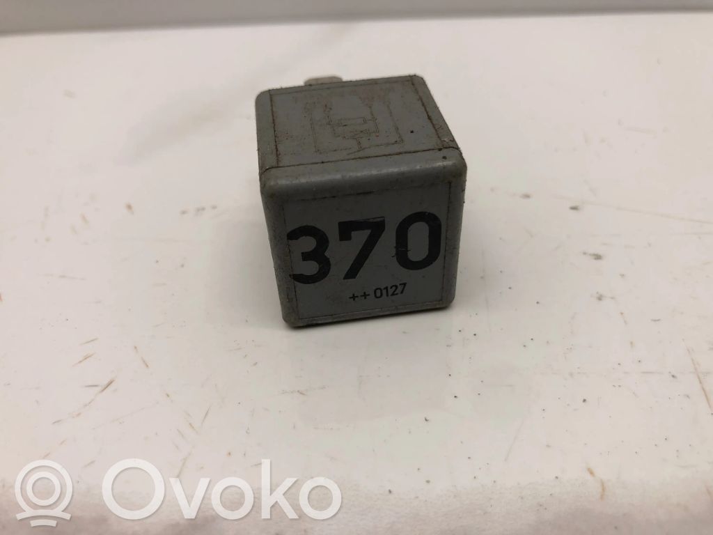 Muu rele   8D0951253,V23134J52X300,4H0951253,A002542261928,A0025427219