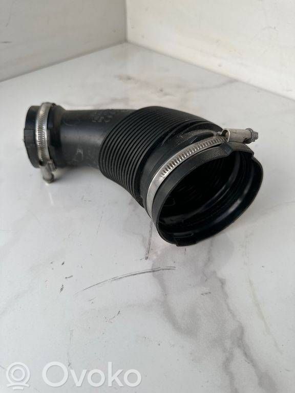 Rura / Wąż dolotowy powietrza   04L129661