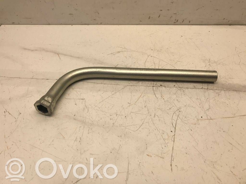 Llave de tuercas de rueda   8N0012219