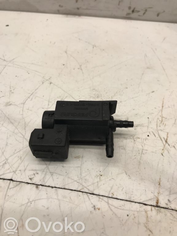 BMW 5 E60 E61 Vacuum valve 