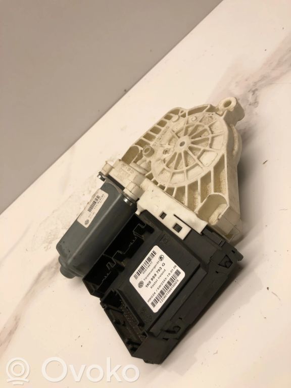 Volkswagen PASSAT B6 Silnik regulatora szyby drzwi przednich 