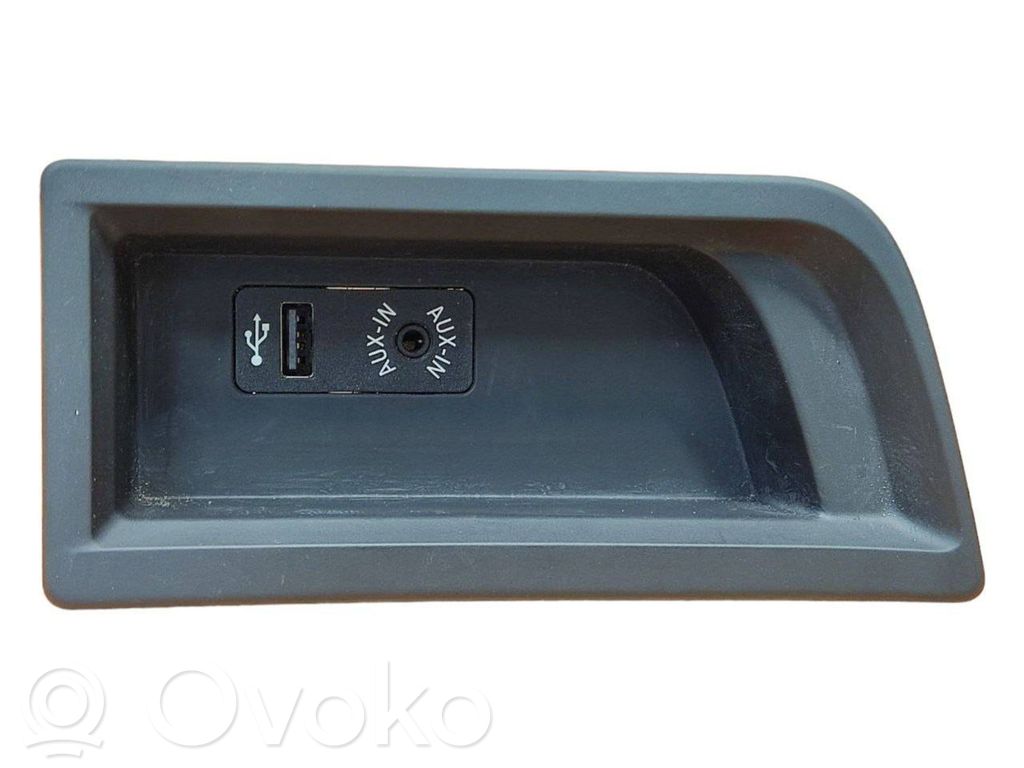 BMW 3 F30 F35 F31 AUX in-socket connector 