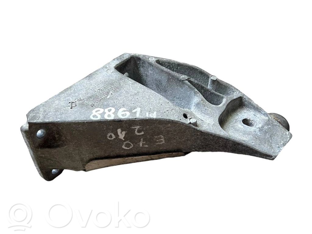 BMW X5 E70 Engine mounting bracket 