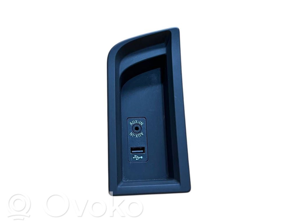 BMW 3 F30 F35 F31 AUX in-socket connector 