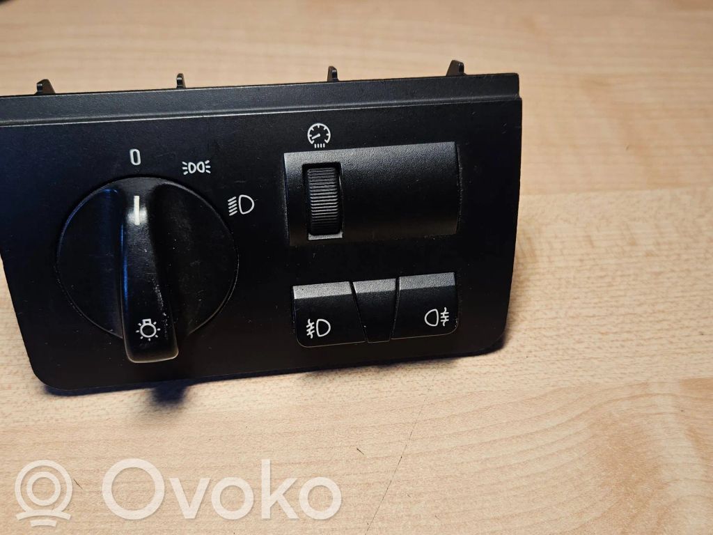 Light switch   8380255,001586,037045051