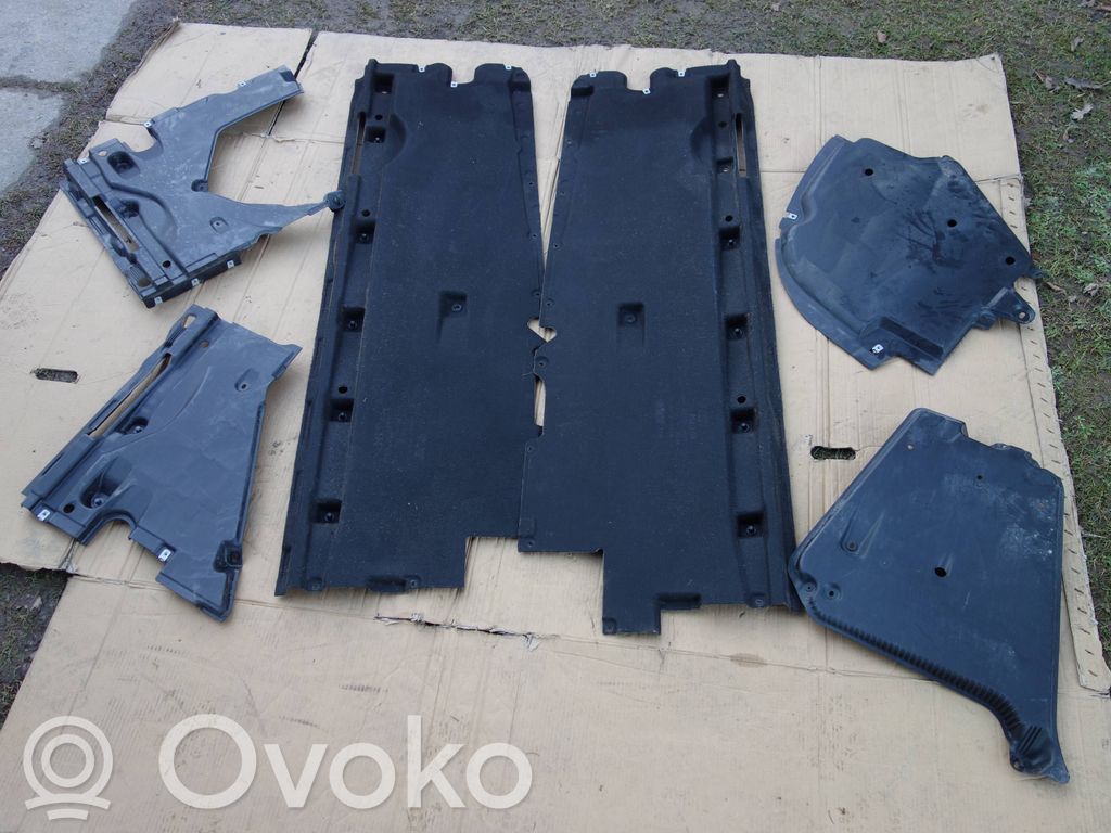 Audi A5 Protector/cubierta de la carrocería inferior delantera 