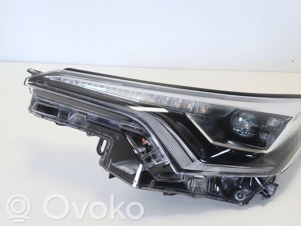 Toyota C-HR I Lampa przednia 