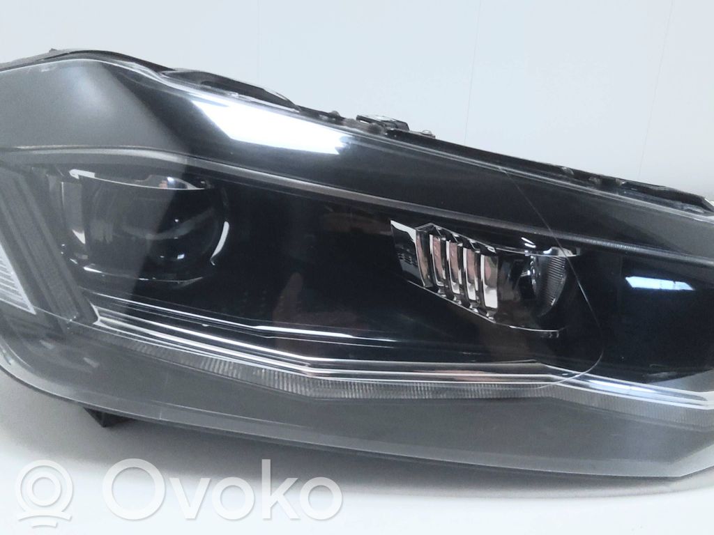 Volkswagen Polo VI Lampa przednia 
