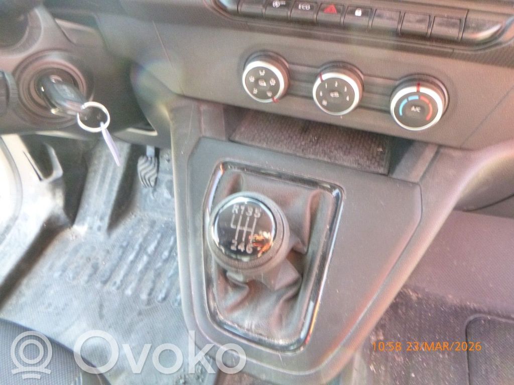 Renault Kangoo III Pavarų perjungimo svirties apdaila (oda, bumbulas) 
