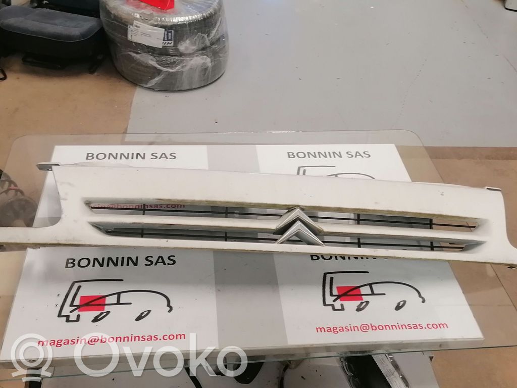 Citroen Saxo Etupuskurin ylempi jäähdytinsäleikkö 