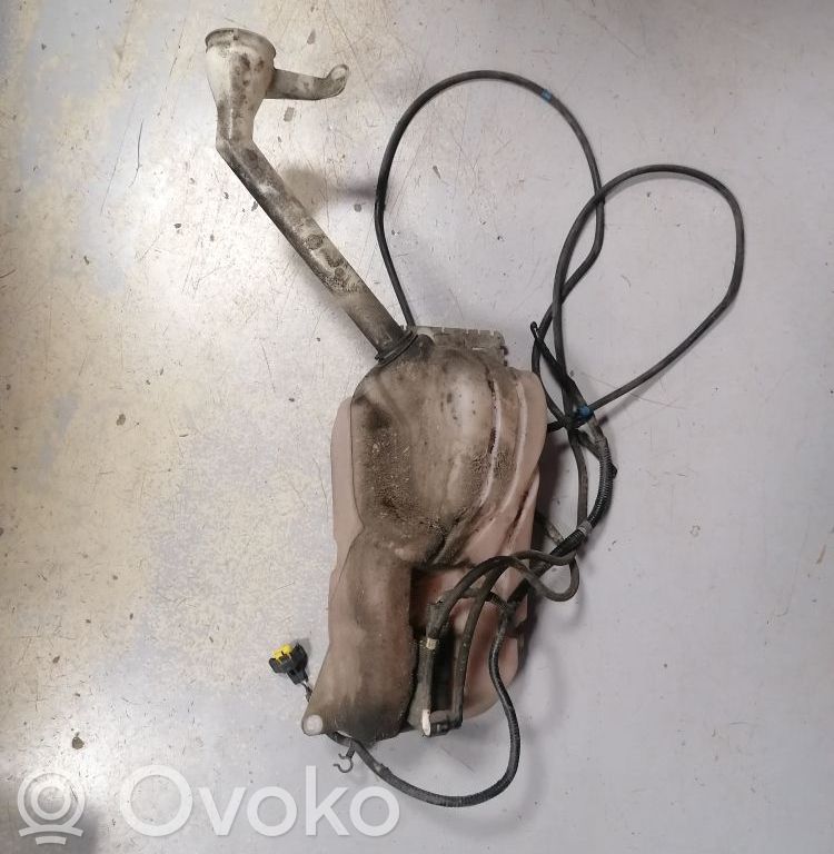 Nissan Qashqai Langų skysčio bakelis 