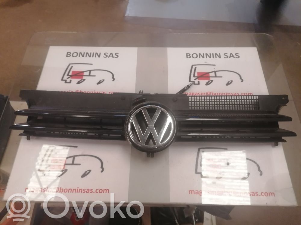 Volkswagen Golf IV Maskownica / Grill / Atrapa górna chłodnicy 