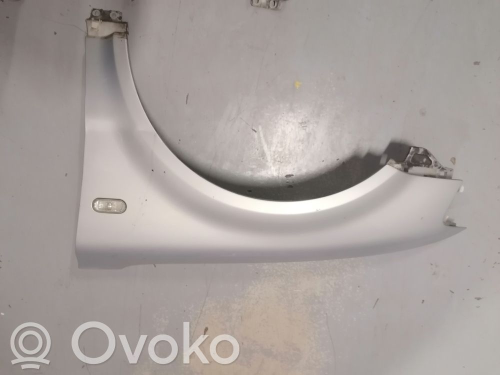 Volkswagen PASSAT B2 Błotnik przedni 