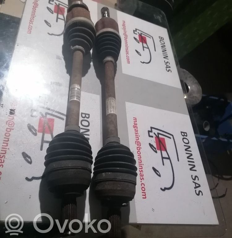 Renault Clio I Передняя полуось 