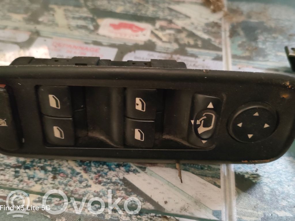Peugeot 807 Electric window control switch 