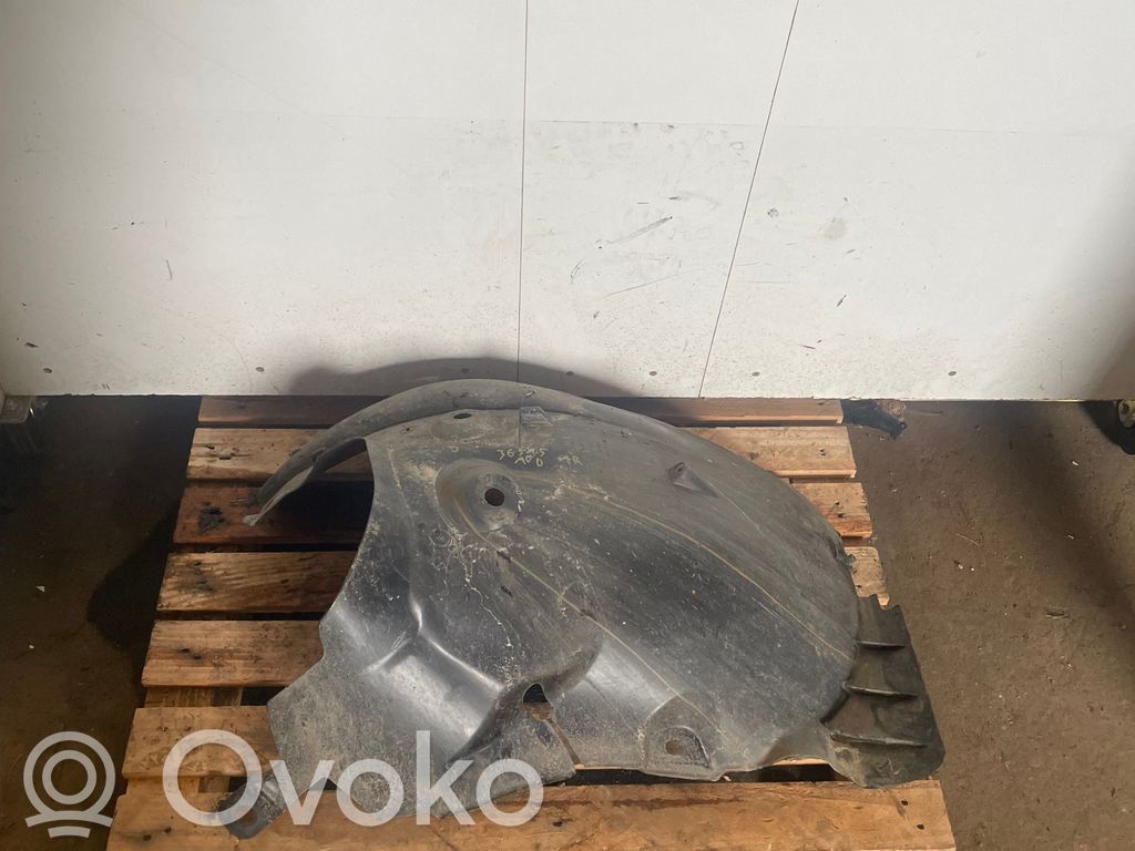 Renault Clio III Nadkole przednie 