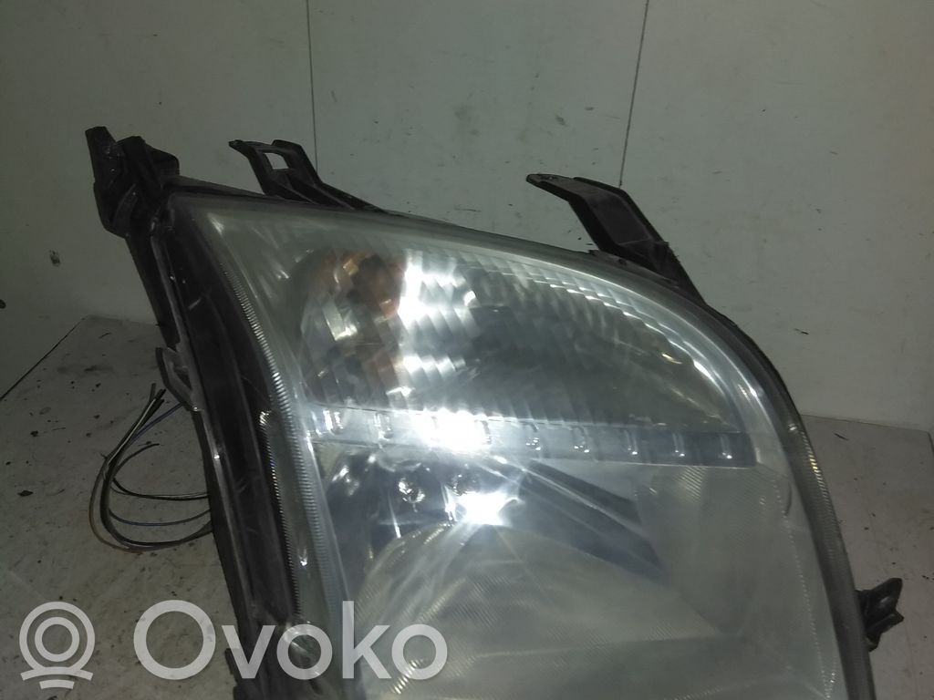 Ford Fusion Lampa przednia 