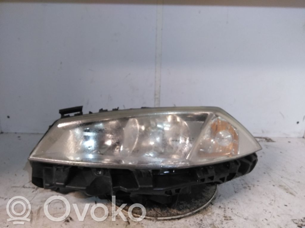 Renault Megane II Lampa przednia 