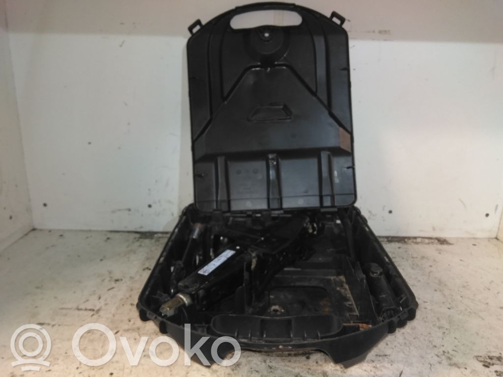 Fiat Talento Zestaw narzędzi 
