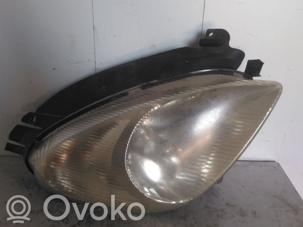 Citroen Xsara Picasso Lampa przednia 