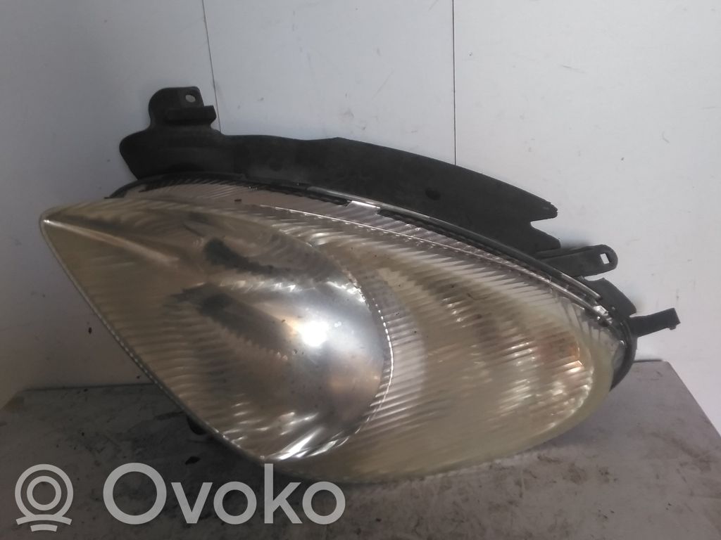 Citroen Xsara Picasso Lampa przednia 