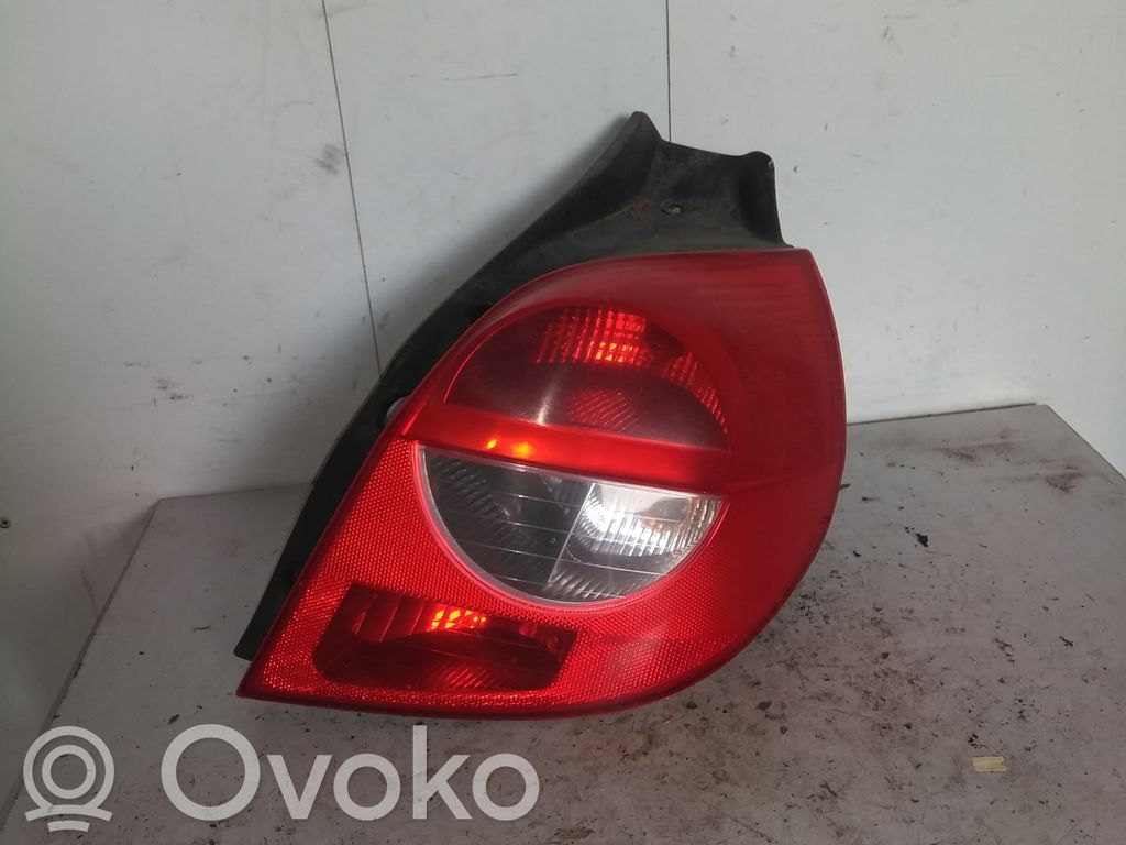 Renault Clio III Задний фонарь в кузове 