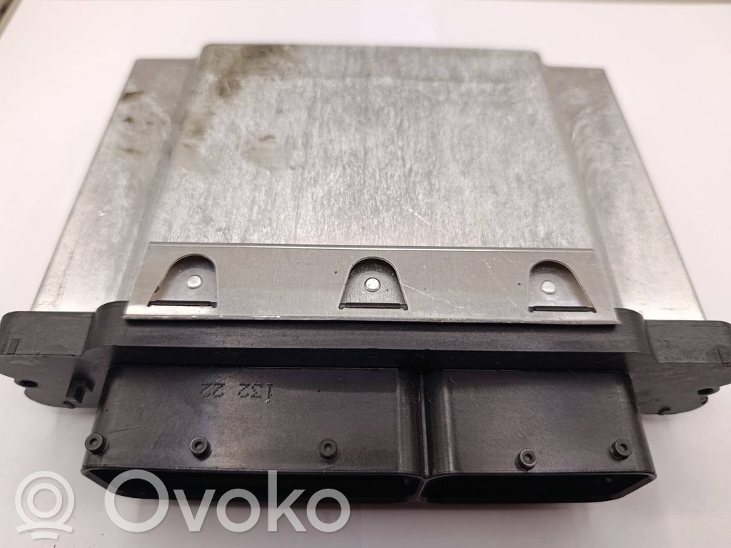 Volkswagen Golf VII Engine control unit/module 