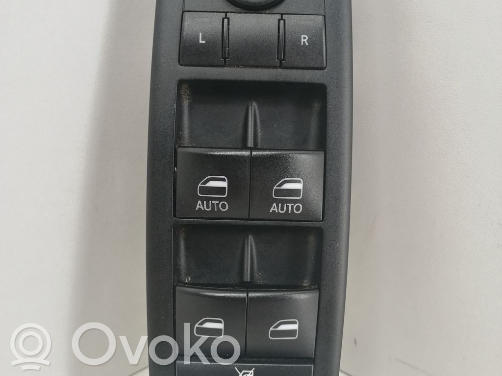 Electric window control switch   68184802AA,10099221