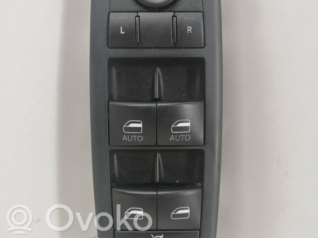 Chrysler Pacifica Electric window control switch 