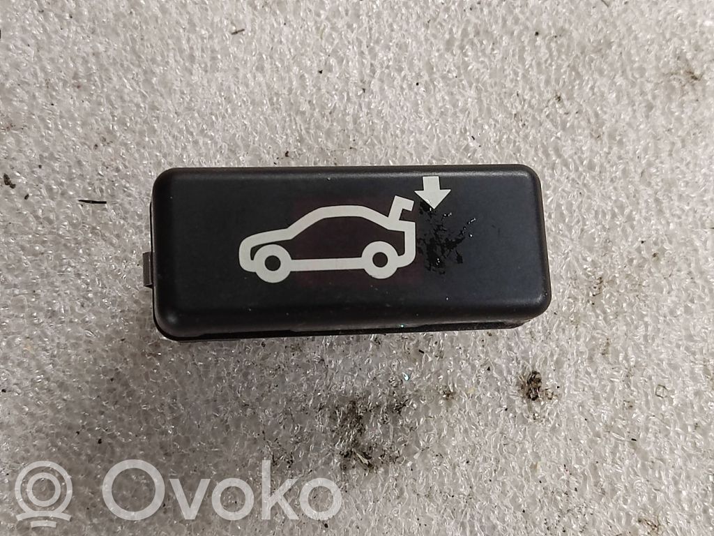 Tailgate/boot open switch button   8375580,9801,5035