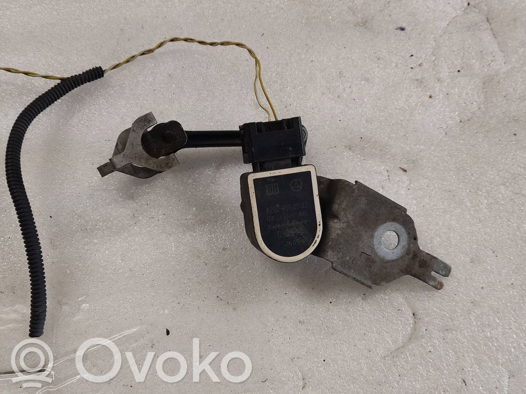 Mercedes-Benz C W205 Czujnik poziomu zawieszenia pneumatycznego osi przedniej 