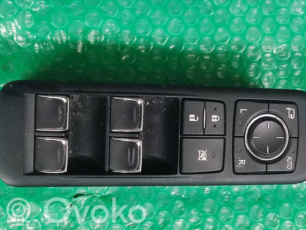 Wing mirror switch   515465