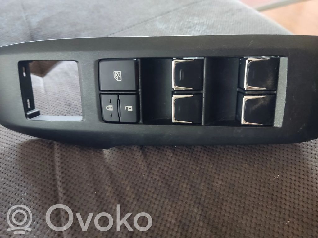 Lexus NX Electric window control switch 