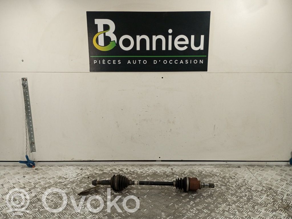 Toyota Yaris Półoś przednia 