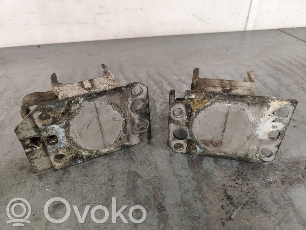 Audi A8 S8 D3 4E Priekšpusē bampera sastiprinājums 
