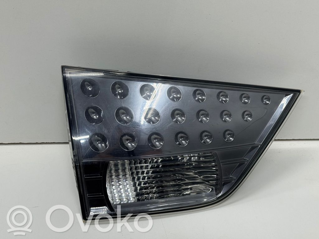 Mitsubishi Outlander Lampy tylnej klapy bagażnika 