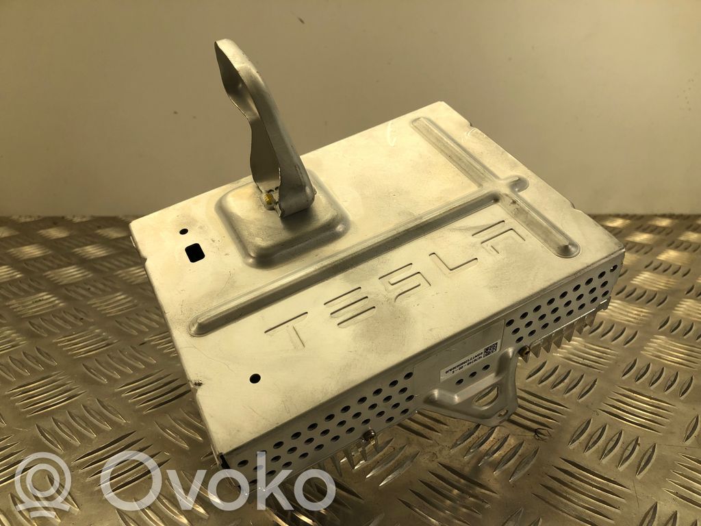 Tesla Model 3 Garso stiprintuvas 