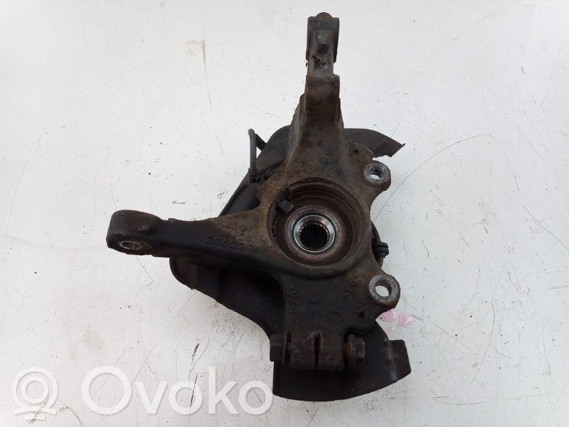 Opel Corsa D Zwrotnica koła przedniego 