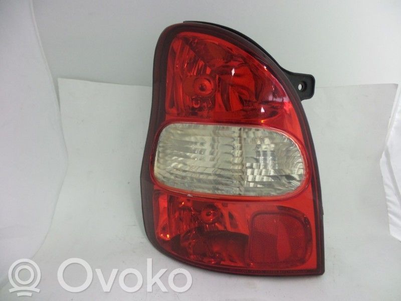 KIA Carnival Aizmugurējais lukturis virsbūvē 