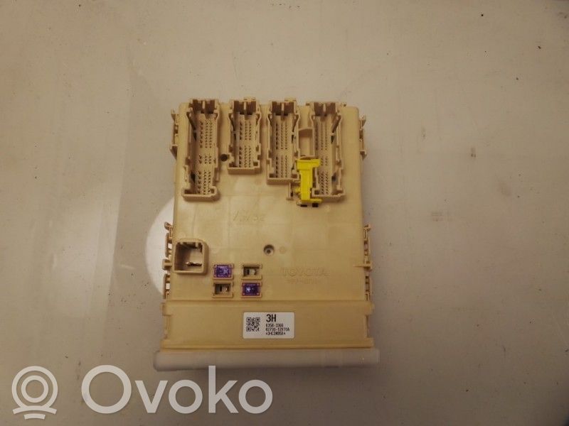 Toyota Auris E180 Drošinātāju kaste (komplekts) 