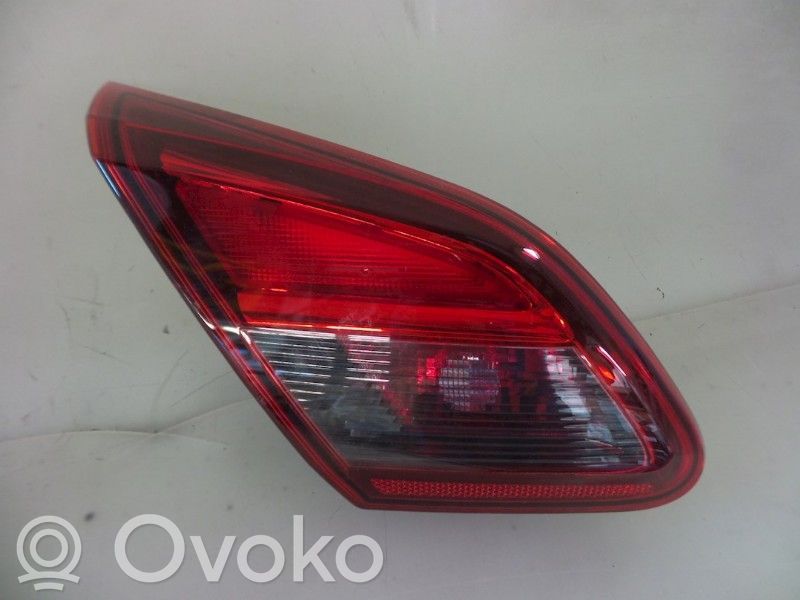 Opel Corsa E Aizmugurējais lukturis virsbūvē 