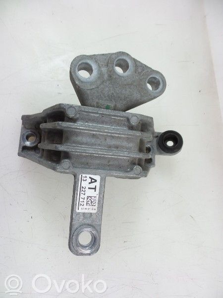 Engine mount bracket   13227712,13227712