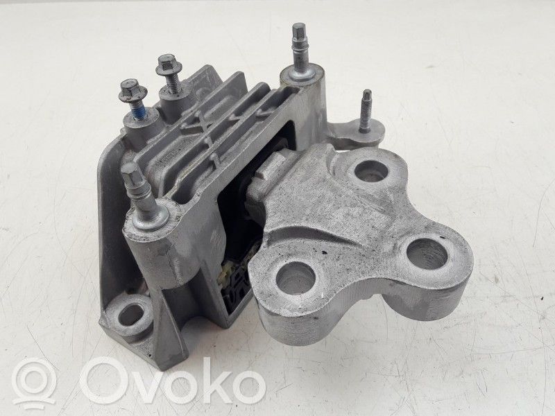 Chrysler Pacifica Gearbox mounting bracket 