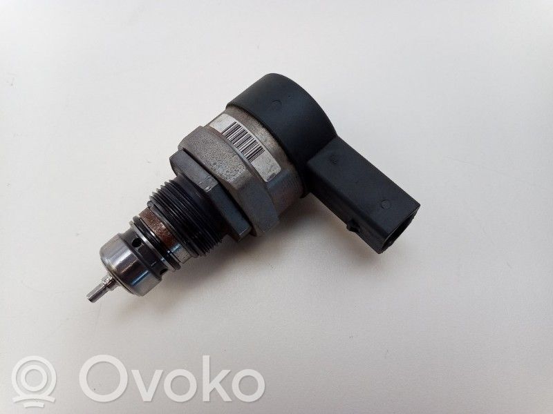 Audi A4 S4 B8 8K Capteur de pression de carburant