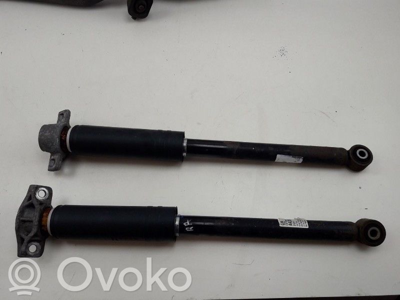 Opel Astra J Komplet sprężyn i amortyzatorów (przód i tył)