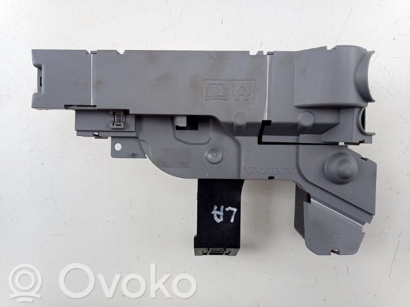Volvo V60 Skrzynka bezpieczników / Komplet 